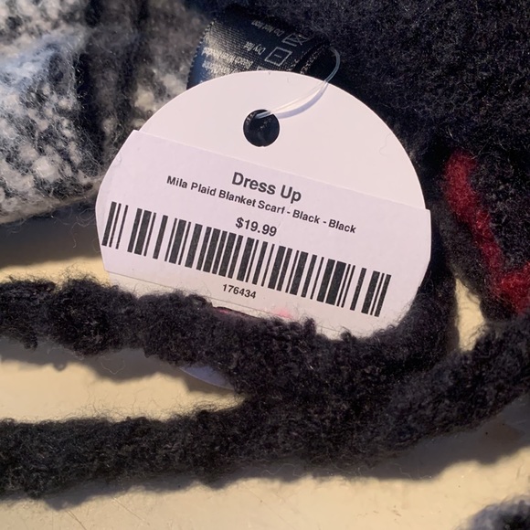 GORGEOUS BRAND NEW WARM WIDE SCARF - Picture 6 of 6